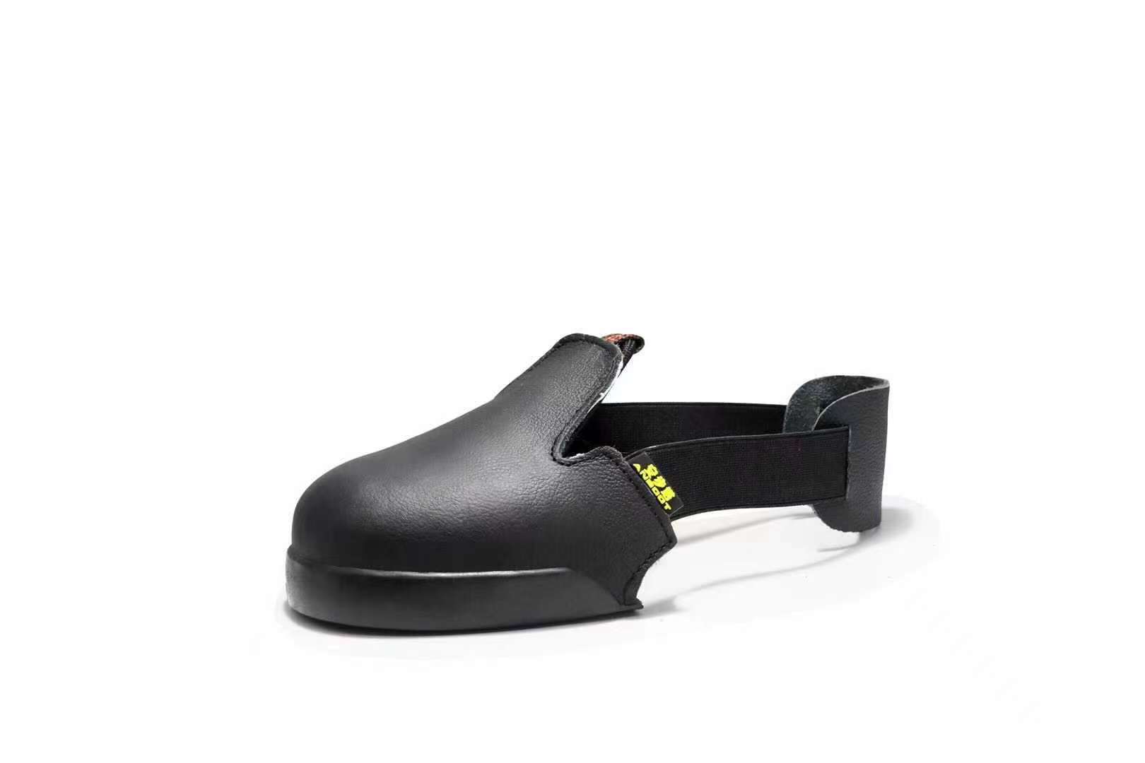 勞保鞋儲存時,應存放在干燥通風的倉庫內